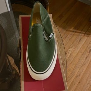 Causal slip on shoe. Great for fall days. Goes well with denim or khakis